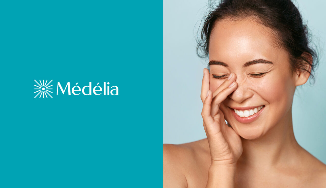Logo Médélia en situation – identité visuelle dermatologie par graphiste Rennes